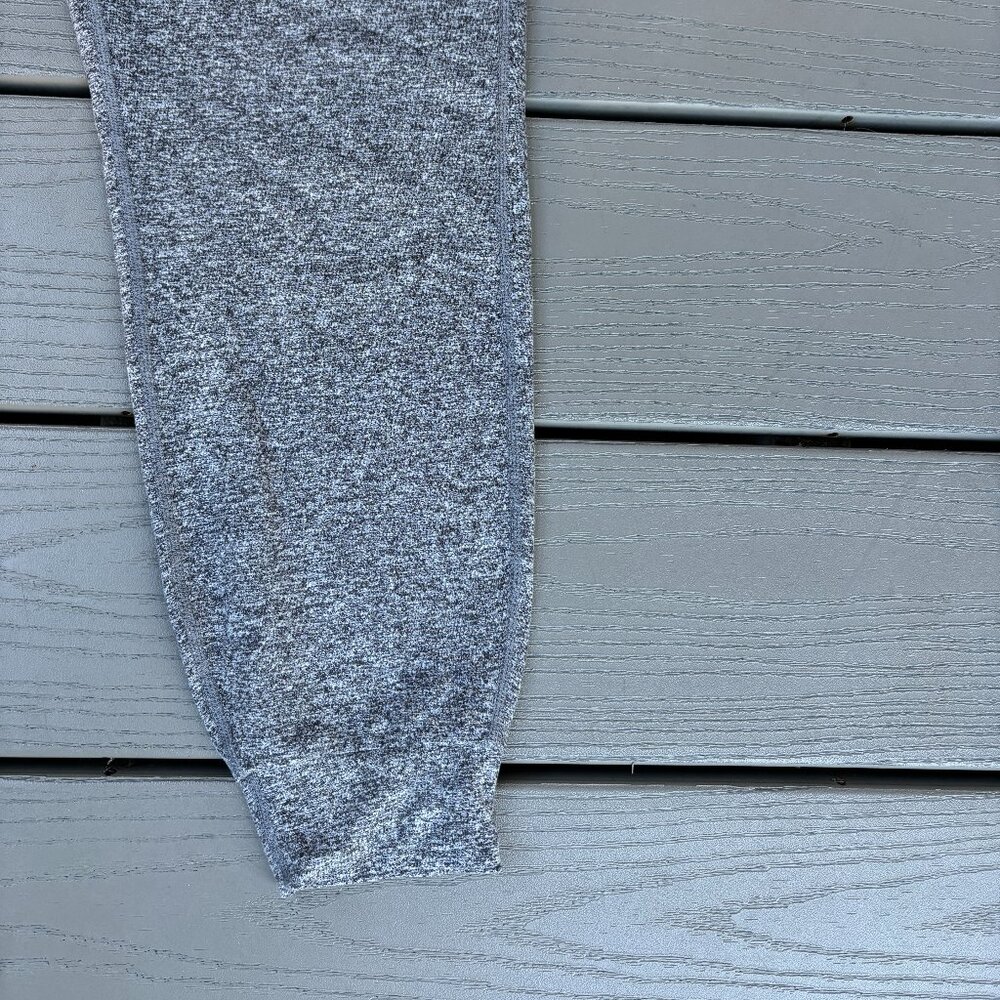 Vuori Performance Jogger and Vuori Energy Top Long - Picture 4 of 13